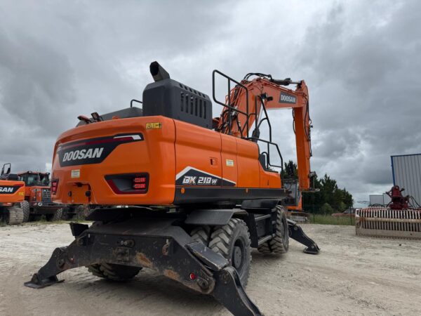 ⁦מחפר גלגלי Doosan DX210W-7⁩ – תמונה ⁦3⁩