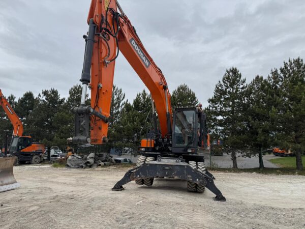 ⁦מחפר גלגלי Doosan DX210W-7⁩ – תמונה ⁦2⁩