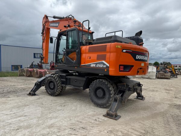 מחפר גלגלי Doosan DX210W-7