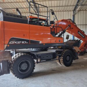 מחפר גלגלי Doosan DX210W