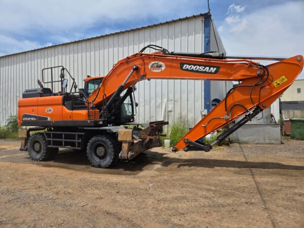 מחפר DOOSAN DX210LC | מודל 2018 | מיבוא | במצב חדש