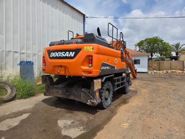 ⁦מחפר DOOSAN DX210LC | מודל 2018 | מיבוא | במצב חדש⁩ – תמונה ⁦3⁩